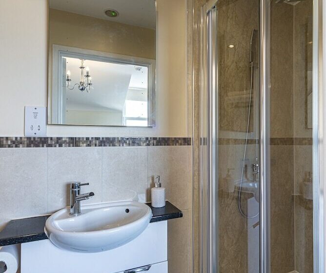 تختخواب و صبحانه Hamiltons Boutique