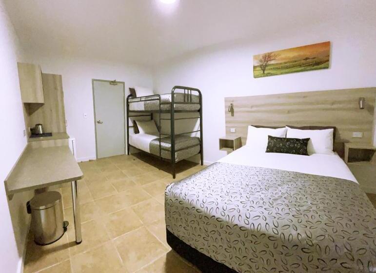 Childers Oasis Motel