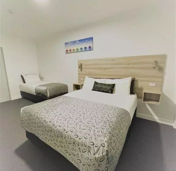 Childers Oasis Motel