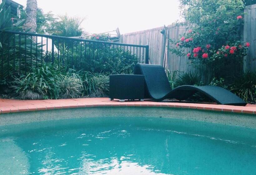 Childers Oasis Motel