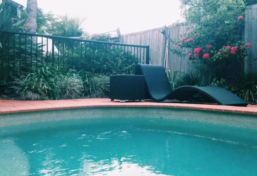 Childers Oasis Motel