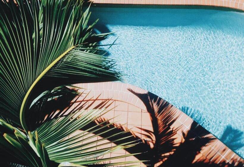 Childers Oasis Motel