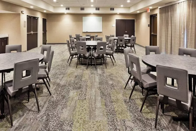 ホテル Courtyard By Marriott Auburn