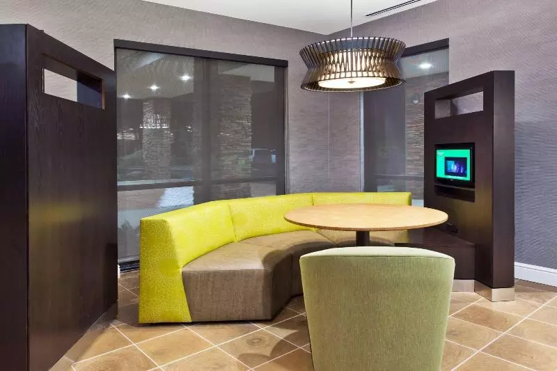 ホテル Courtyard By Marriott Auburn