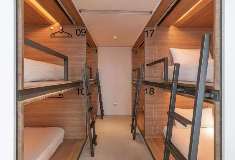 هتل کپسول Bouti City Capsule Inn