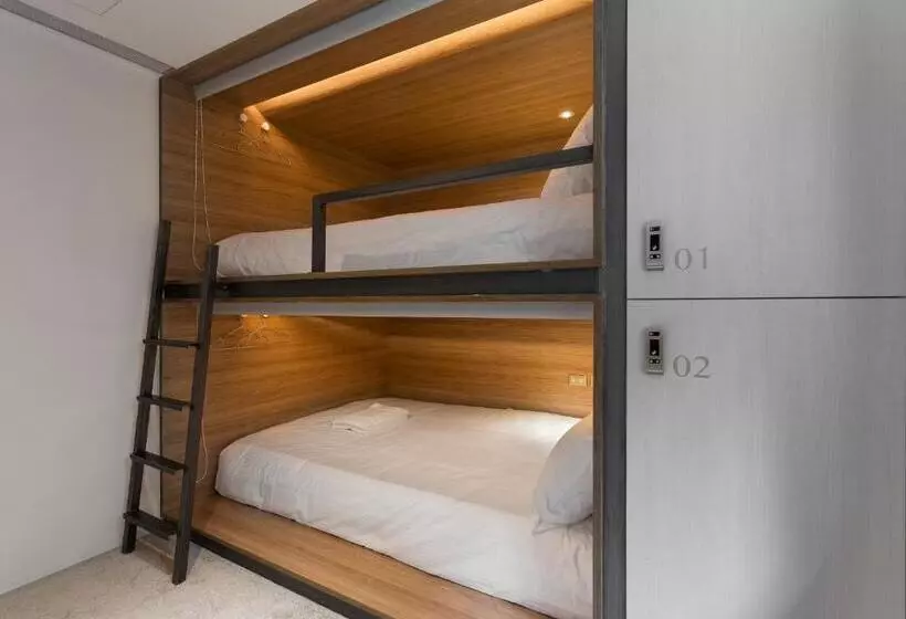 هتل کپسول Bouti City Capsule Inn