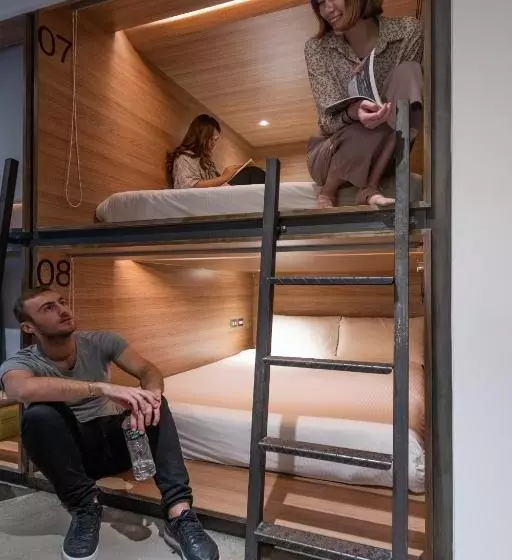 هتل کپسول Bouti City Capsule Inn