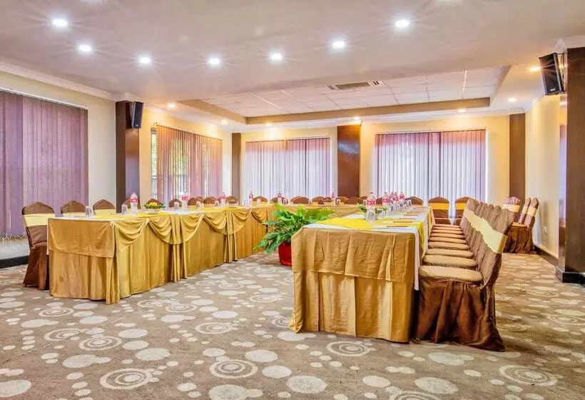 Da Yatra Courtyard Hotel & Resort