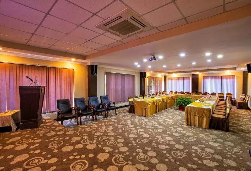 Da Yatra Courtyard Hotel & Resort