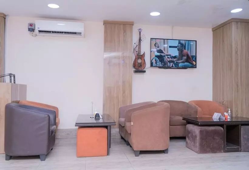 هتل Fryburg Suites