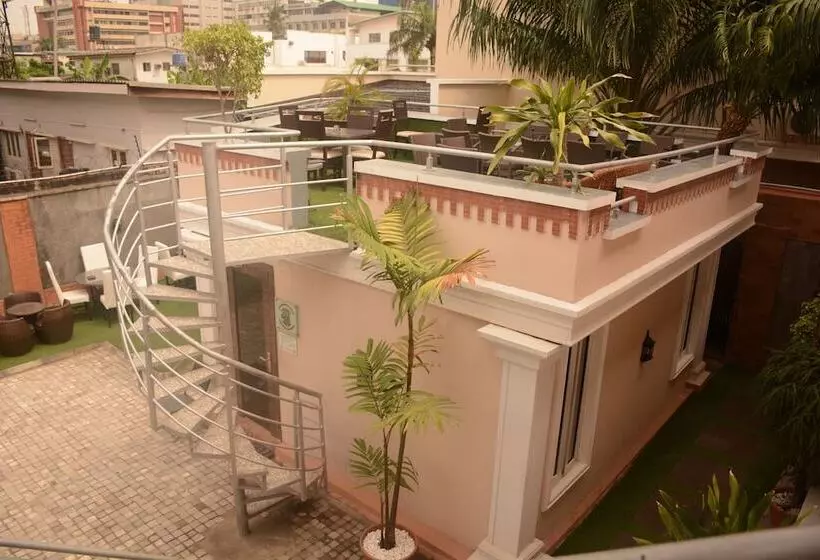 هتل Fryburg Suites