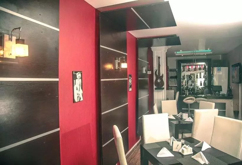 هتل Fryburg Suites