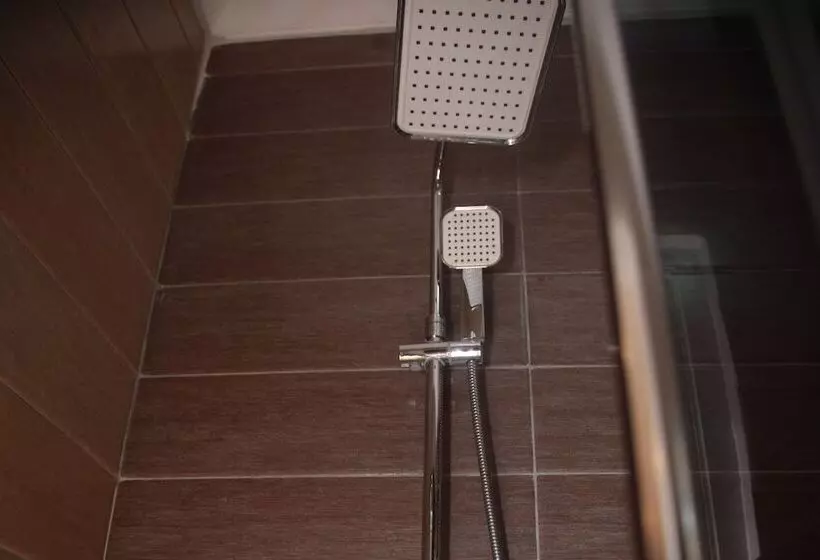 هتل Fryburg Suites