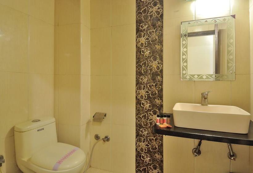 Hotel Gold Palace 03 Mins Walk From New Delhi Railway Station