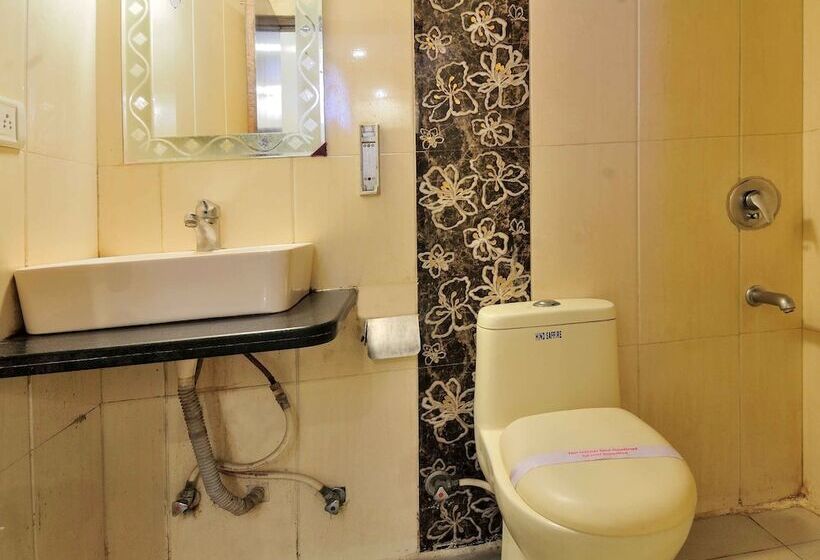 Hotel Gold Palace 03 Mins Walk From New Delhi Railway Station