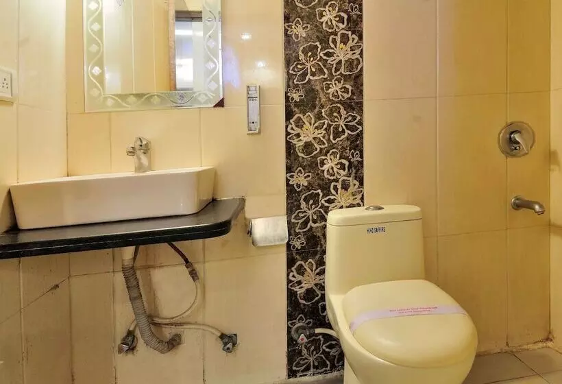 Отель Gold Palace   03 Mins Walk From New Delhi Railway Station