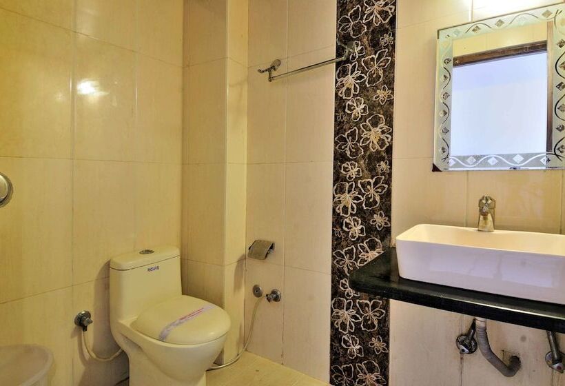 Hotel Gold Palace 03 Mins Walk From New Delhi Railway Station