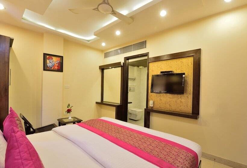 Hotel Gold Palace 03 Mins Walk From New Delhi Railway Station
