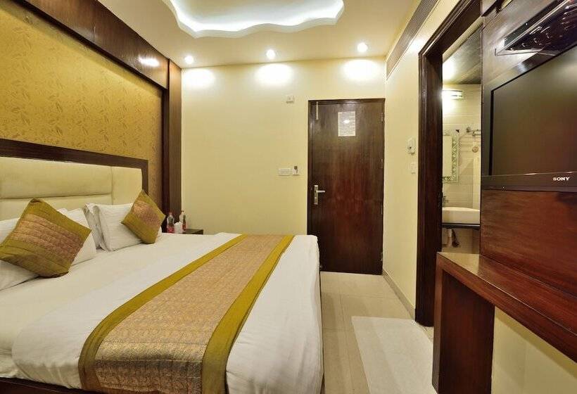 Hotel Gold Palace 03 Mins Walk From New Delhi Railway Station