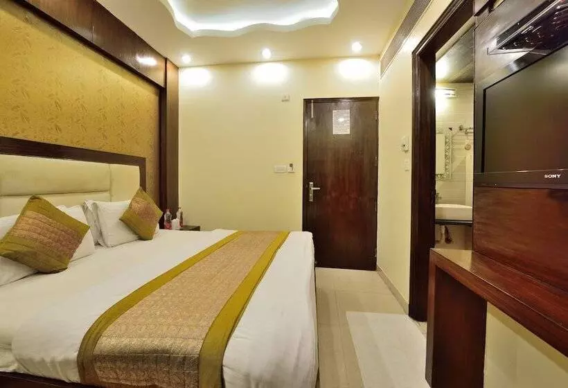 Отель Gold Palace   03 Mins Walk From New Delhi Railway Station