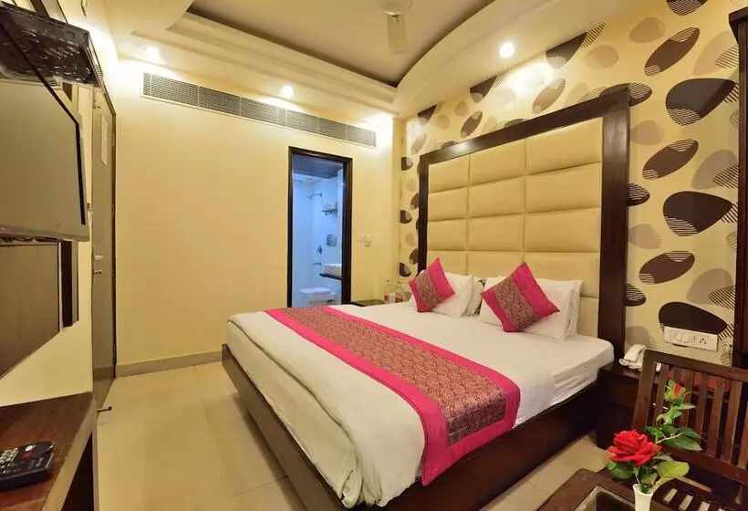 Отель Gold Palace   03 Mins Walk From New Delhi Railway Station