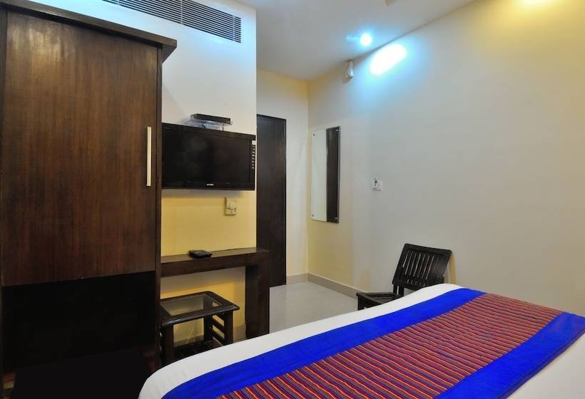 Hotel Gold Palace 03 Mins Walk From New Delhi Railway Station