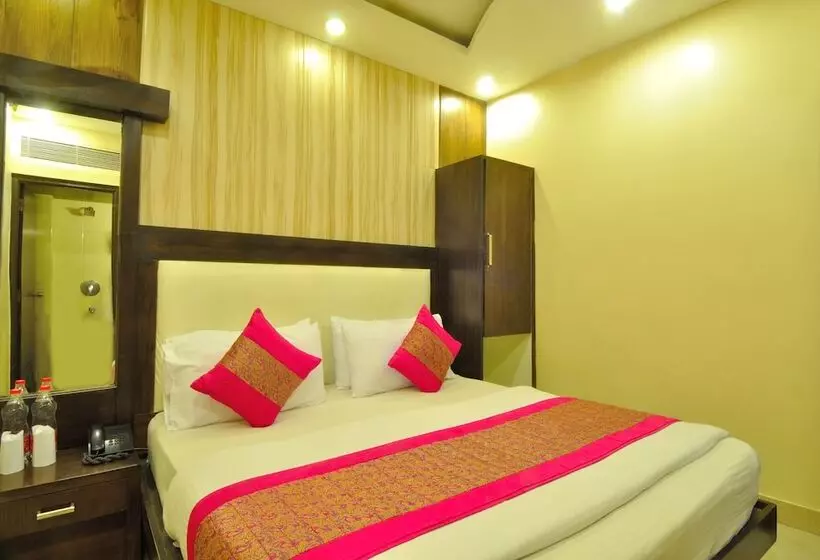 Отель Gold Palace   03 Mins Walk From New Delhi Railway Station