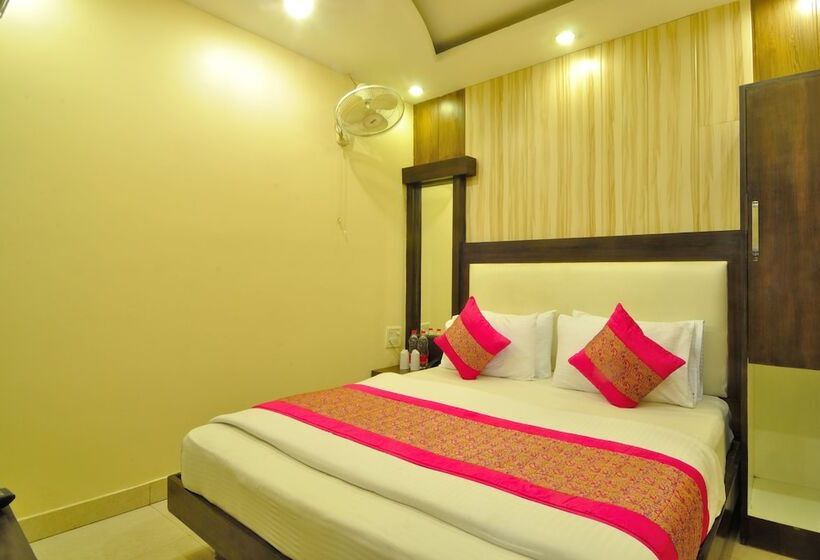 Hotel Gold Palace 03 Mins Walk From New Delhi Railway Station