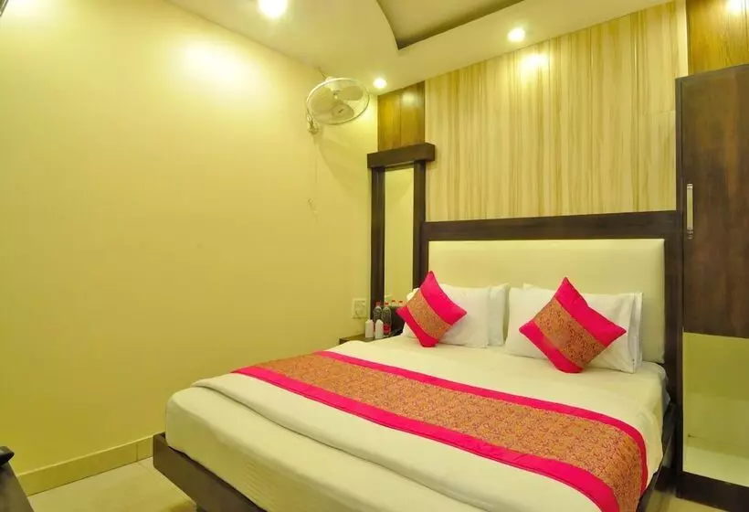 Отель Gold Palace   03 Mins Walk From New Delhi Railway Station