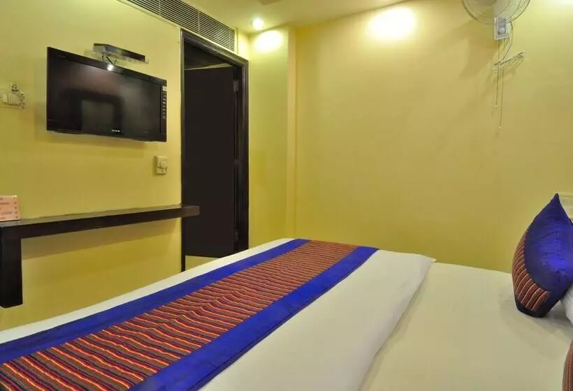 Отель Gold Palace   03 Mins Walk From New Delhi Railway Station