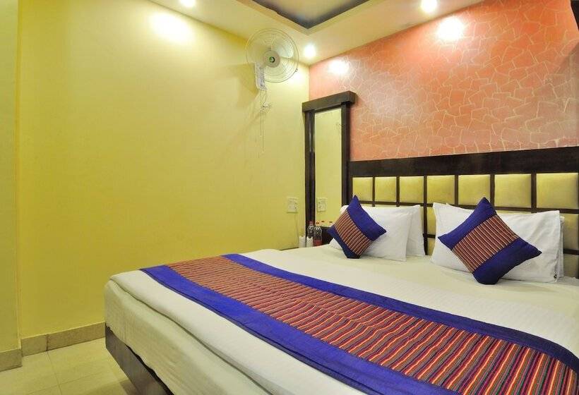 Hotel Gold Palace 03 Mins Walk From New Delhi Railway Station