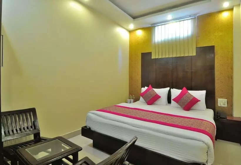 Отель Gold Palace   03 Mins Walk From New Delhi Railway Station