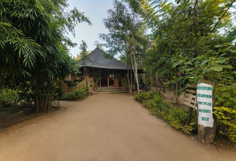 호텔 Pench Jungle Camp