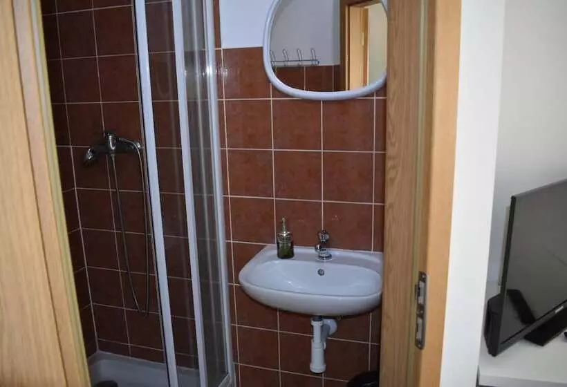 호텔 Penzion A Restaurace Na Jízdárně