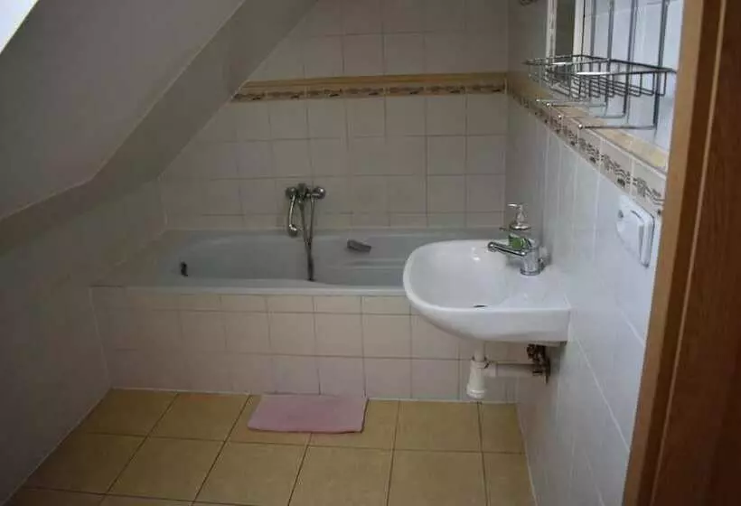 호텔 Penzion A Restaurace Na Jízdárně