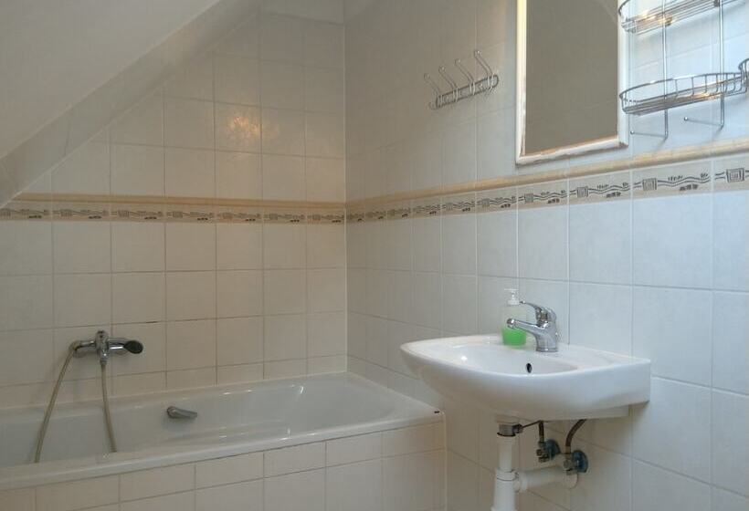 호텔 Penzion A Restaurace Na Jízdárně