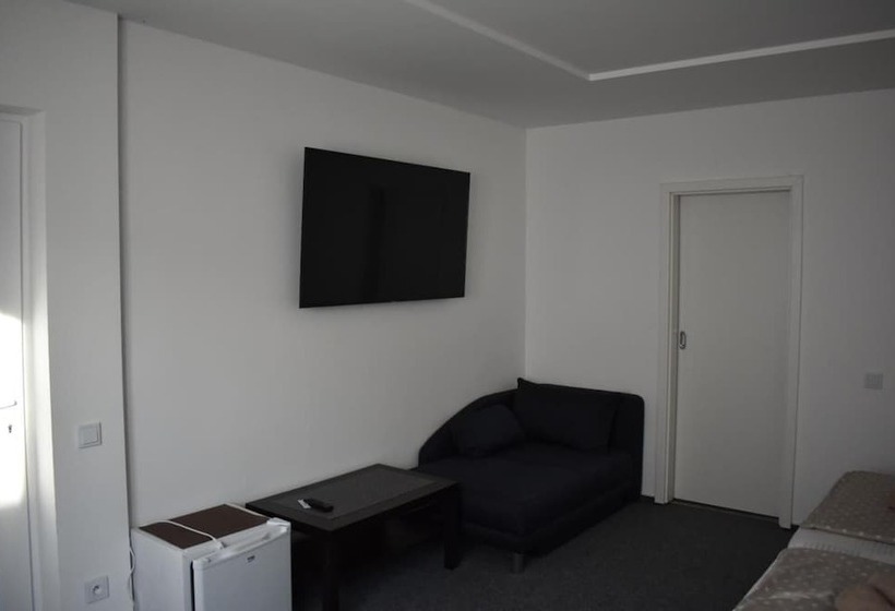 호텔 Penzion A Restaurace Na Jízdárně