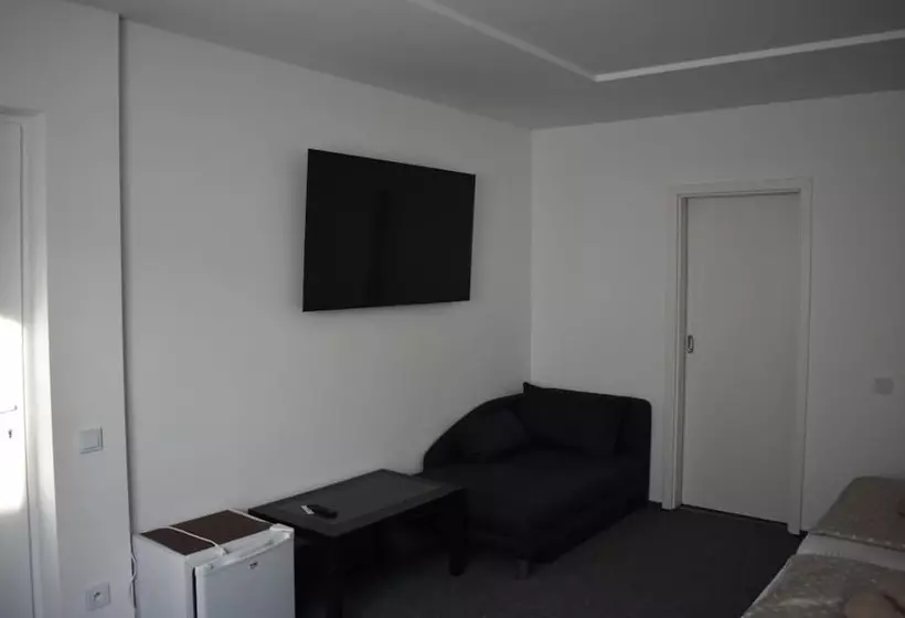 호텔 Penzion A Restaurace Na Jízdárně