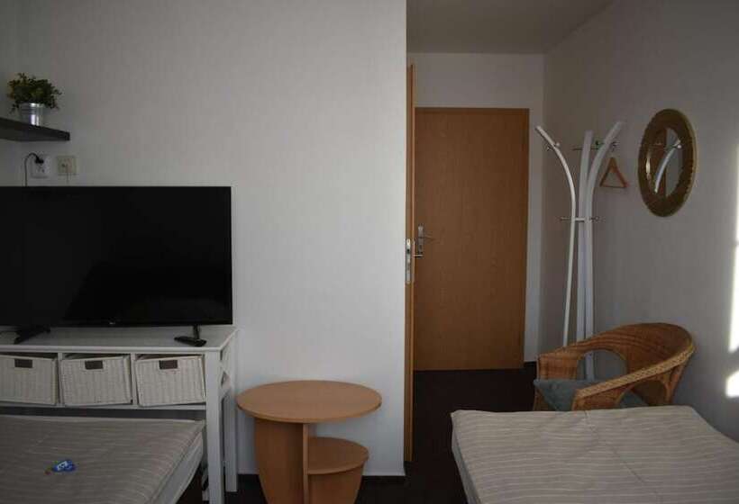 호텔 Penzion A Restaurace Na Jízdárně