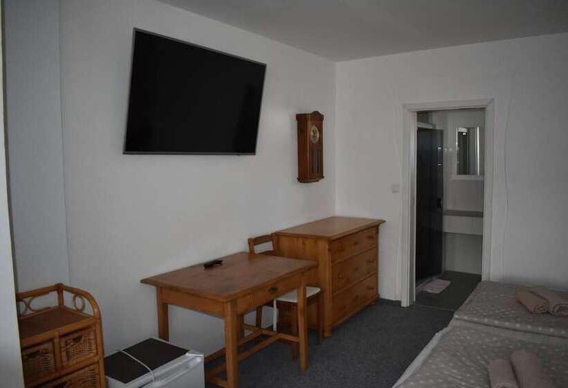 호텔 Penzion A Restaurace Na Jízdárně