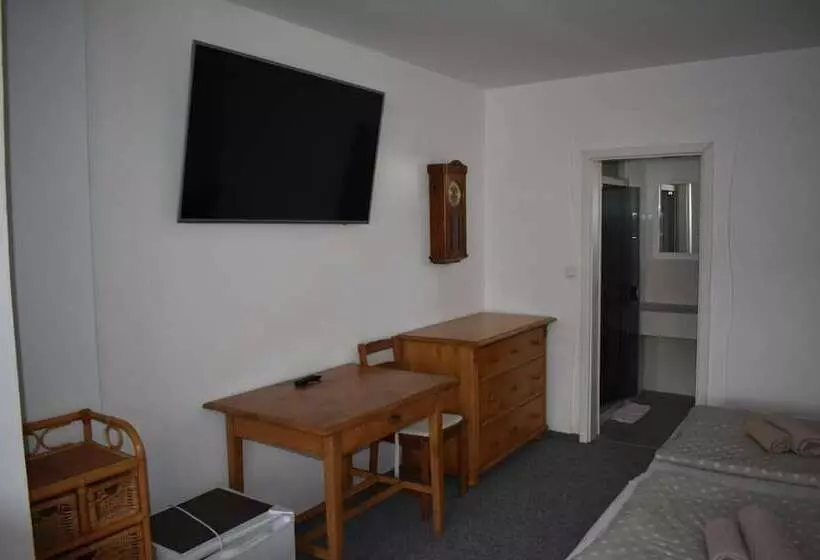 호텔 Penzion A Restaurace Na Jízdárně