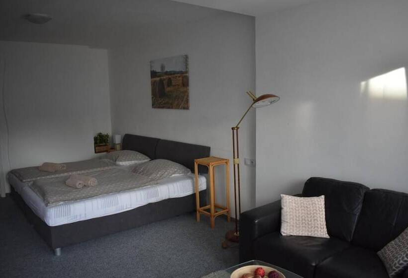 호텔 Penzion A Restaurace Na Jízdárně