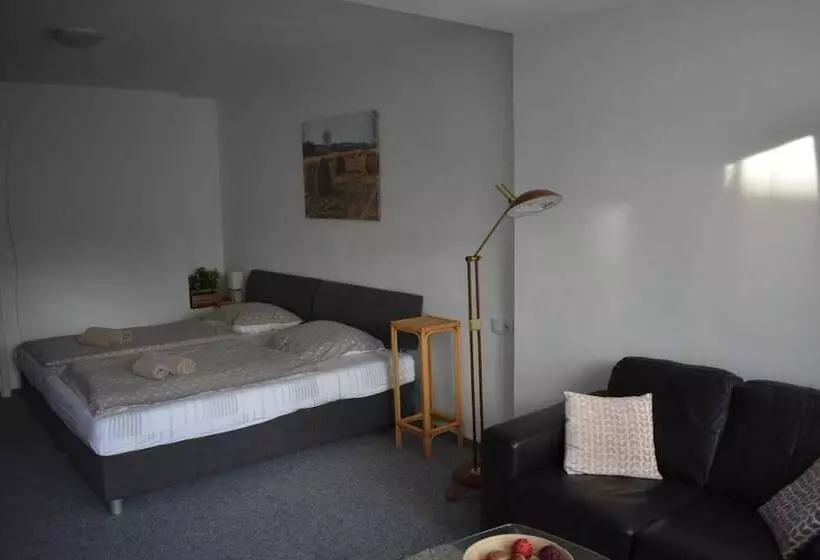 호텔 Penzion A Restaurace Na Jízdárně