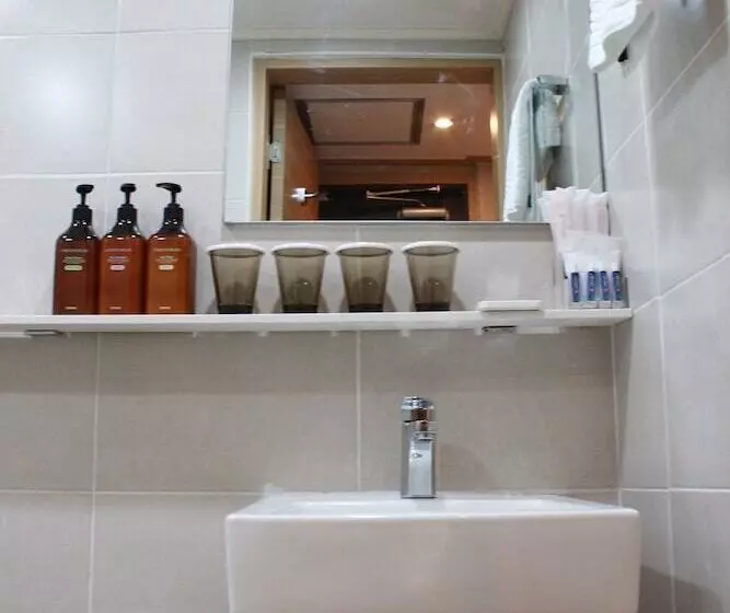 هتل About Stay Seoul