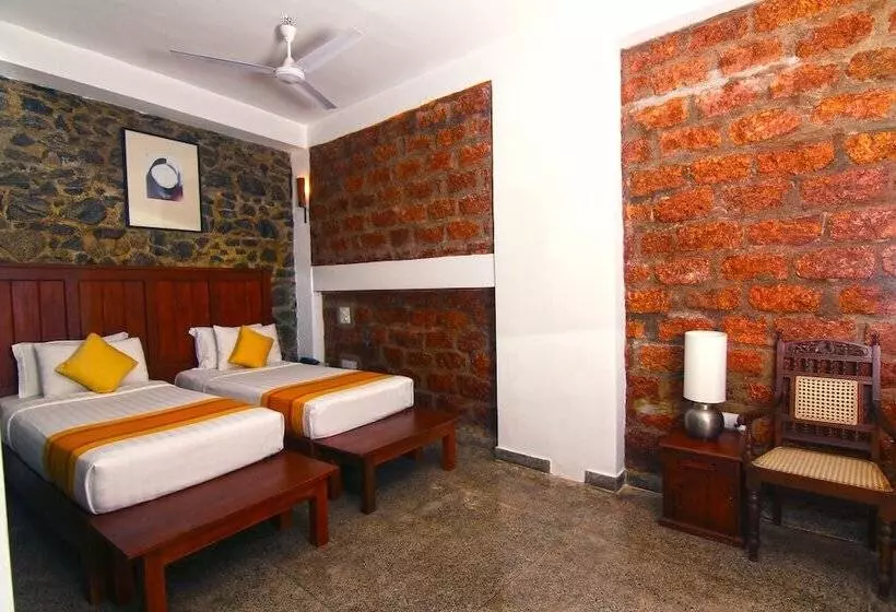 酒店 Travelers Lodge By City Hub