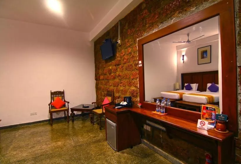 酒店 Travelers Lodge By City Hub