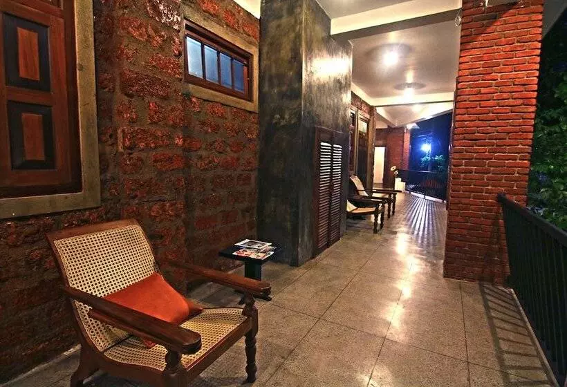 酒店 Travelers Lodge By City Hub