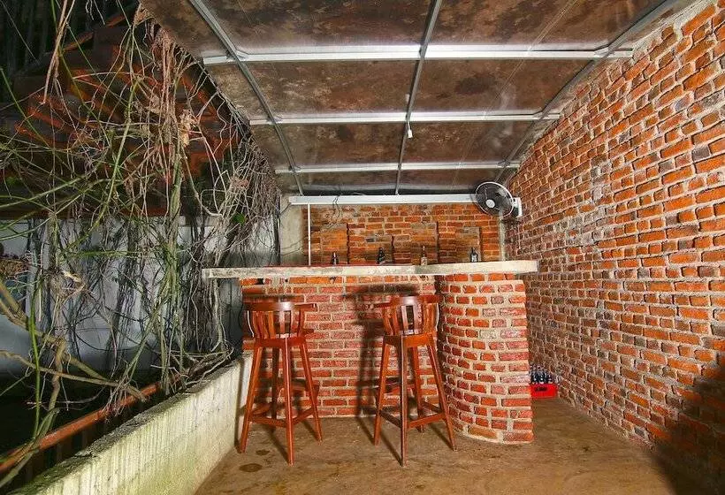 酒店 Travelers Lodge By City Hub