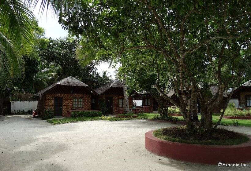 Отель Whites And Greens Beach Resort