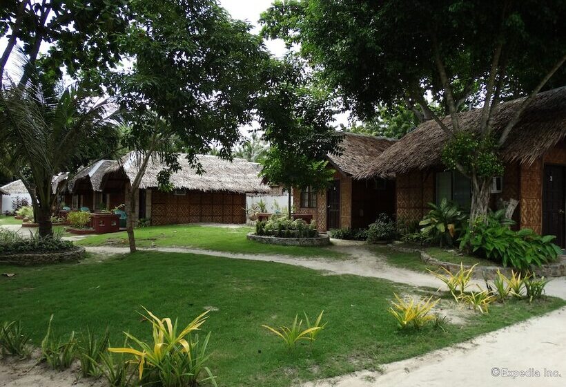 Отель Whites And Greens Beach Resort